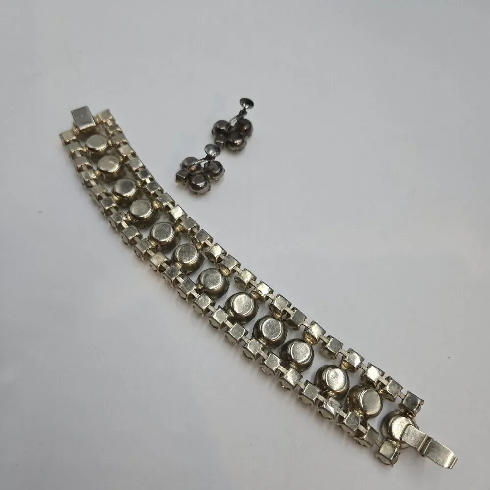 Vintage Moonglow Glass Bracelet And Screwback Earrings Champagne Color 1950s
